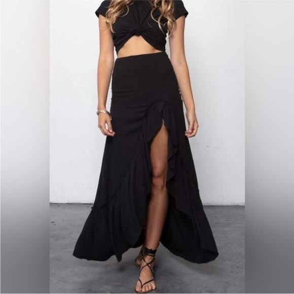 stillwater Dresses & Skirts - Stillwater linen blend ruffle skirt